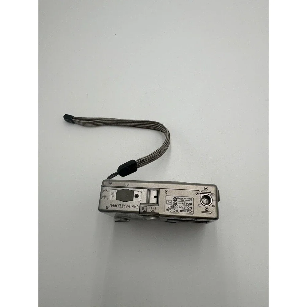 Canon PowerShot SD100 3.2 MP Digital ELPH Camera Powers On-No Memory Card